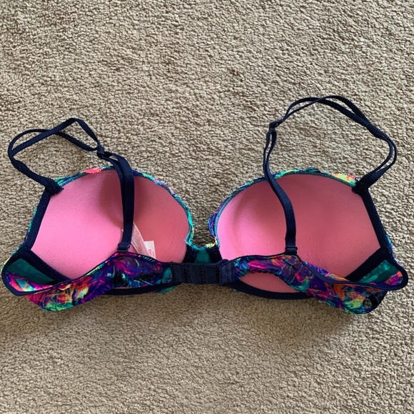 Beautiful Victoria’s Secret Bra - Picture 4 of 7